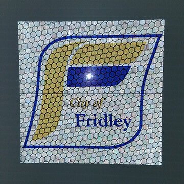 High intensity prismatic decal